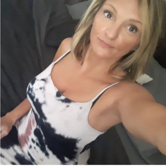 Meet your Posher, Hollie - Picture 1 of 1